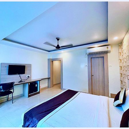 Hotel Aparna Grand Near Ram Janam Bhoomi And Temple - Fully Air Conditioned - Free Wifi Available - Best Budget Hotel In Ayodhya Extérieur photo