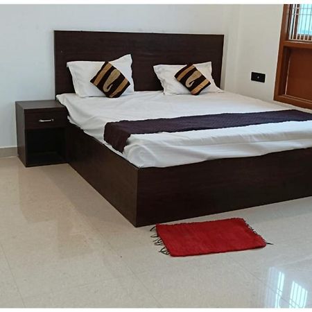 Hotel Aparna Grand Near Ram Janam Bhoomi And Temple - Fully Air Conditioned - Free Wifi Available - Best Budget Hotel In Ayodhya Extérieur photo