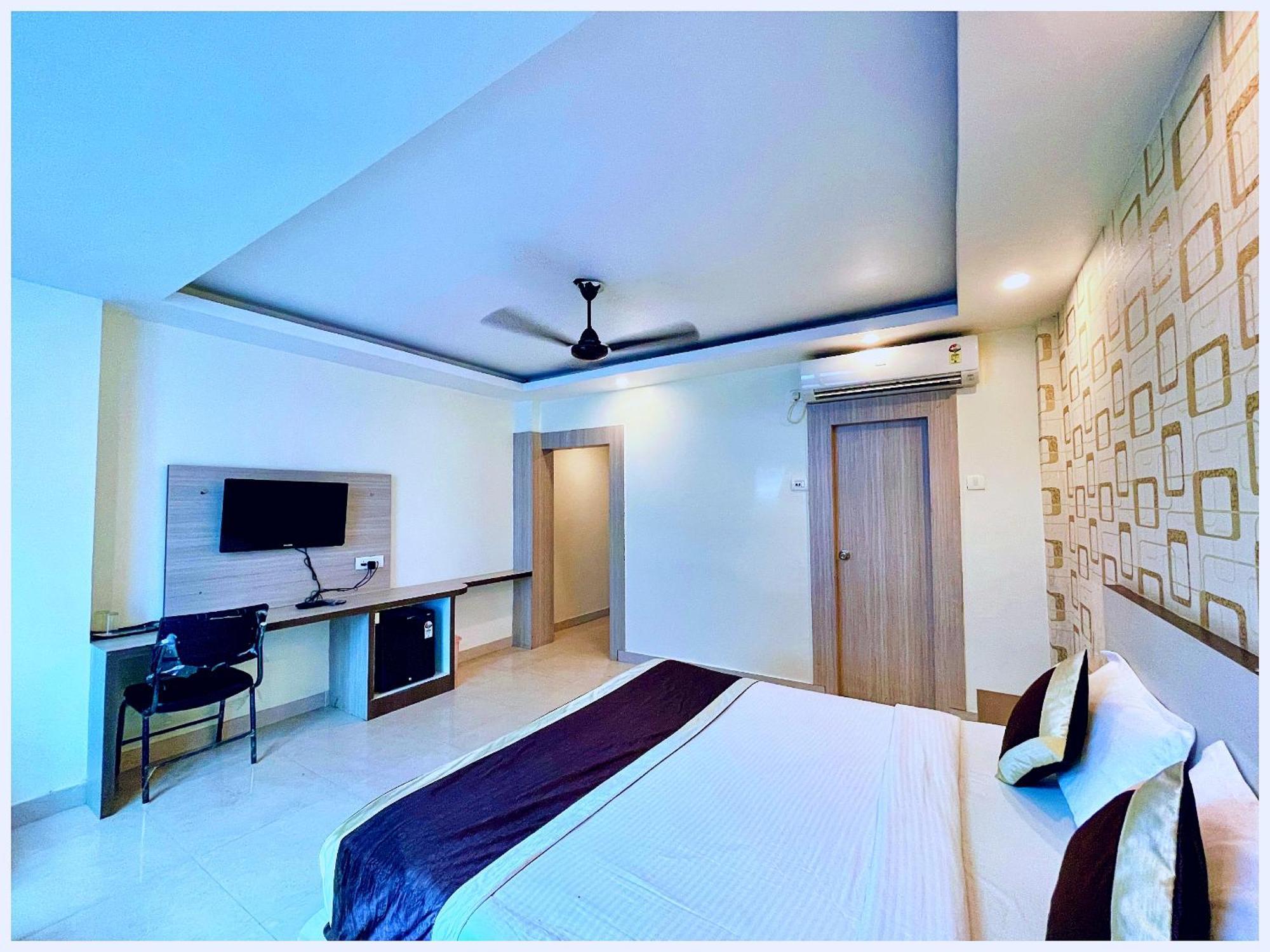 Hotel Aparna Grand Near Ram Janam Bhoomi And Temple - Fully Air Conditioned - Free Wifi Available - Best Budget Hotel In Ayodhya Extérieur photo