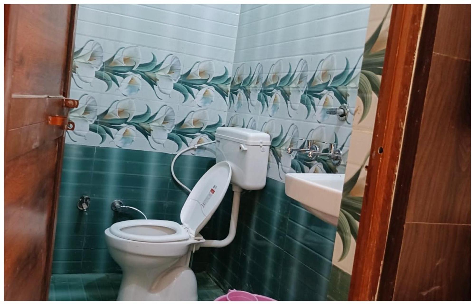 Hotel Aparna Grand Near Ram Janam Bhoomi And Temple - Fully Air Conditioned - Free Wifi Available - Best Budget Hotel In Ayodhya Extérieur photo