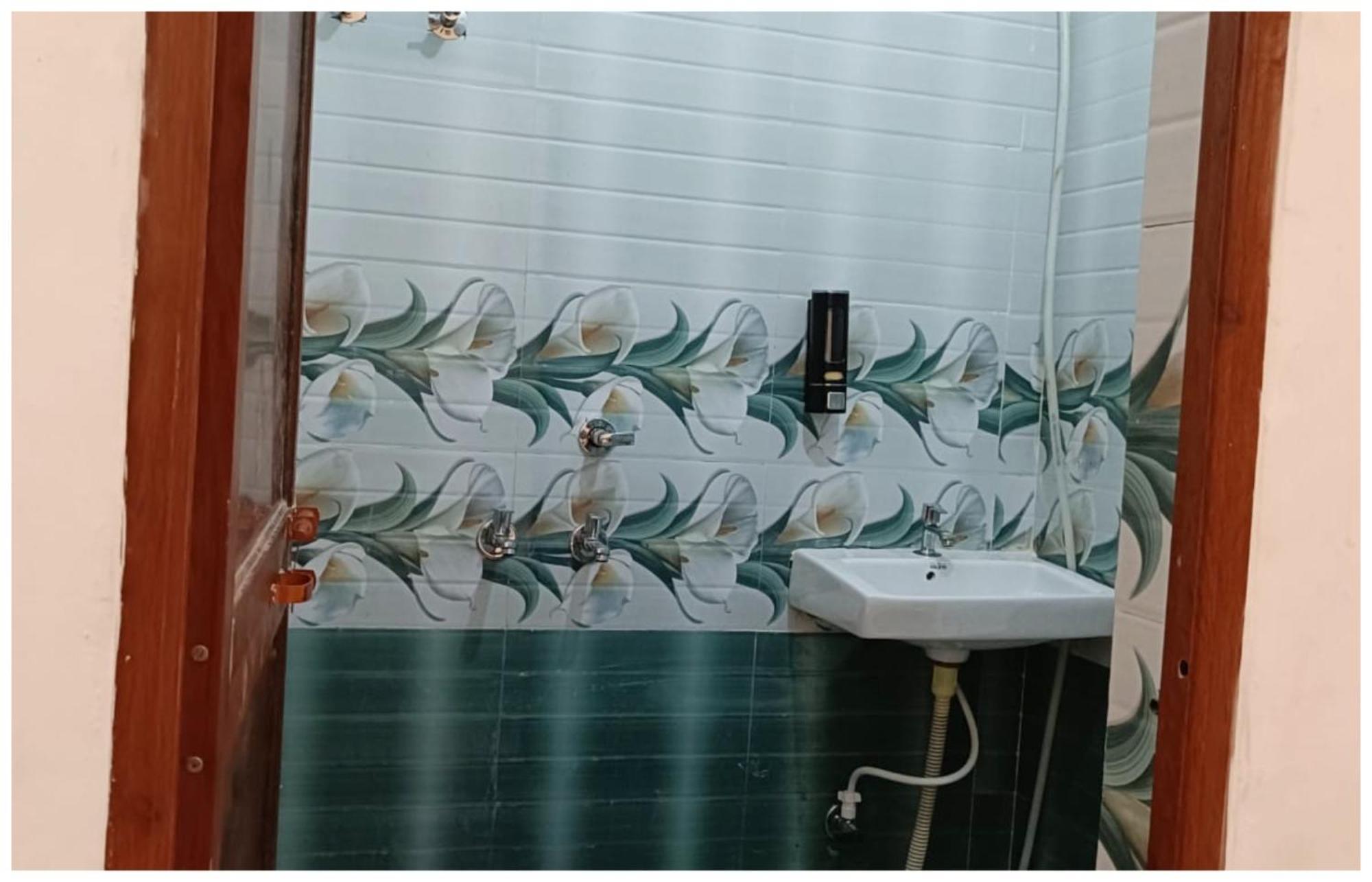 Hotel Aparna Grand Near Ram Janam Bhoomi And Temple - Fully Air Conditioned - Free Wifi Available - Best Budget Hotel In Ayodhya Extérieur photo